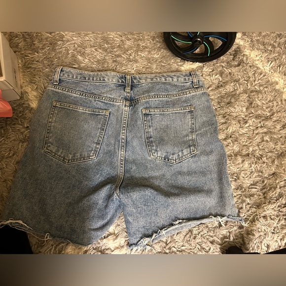 PrettyLittleThing Short - Picture 2 of 2